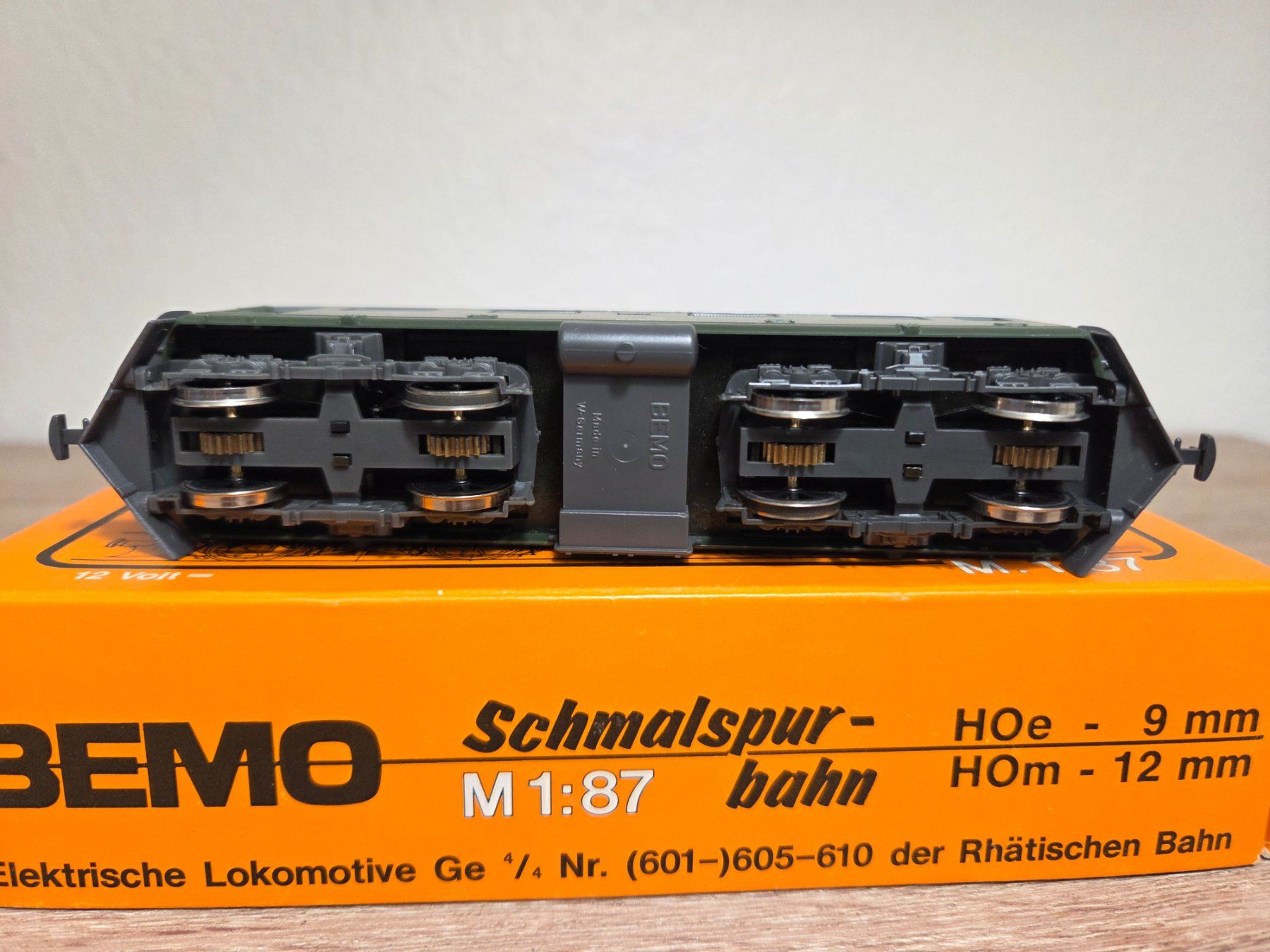 Bemo Modellini di ferrovie: Bemo 1250/10 E-Lok Viamala RhB H0m – Usato da St-Aubin-Sauges venduto da Lo_Go 5