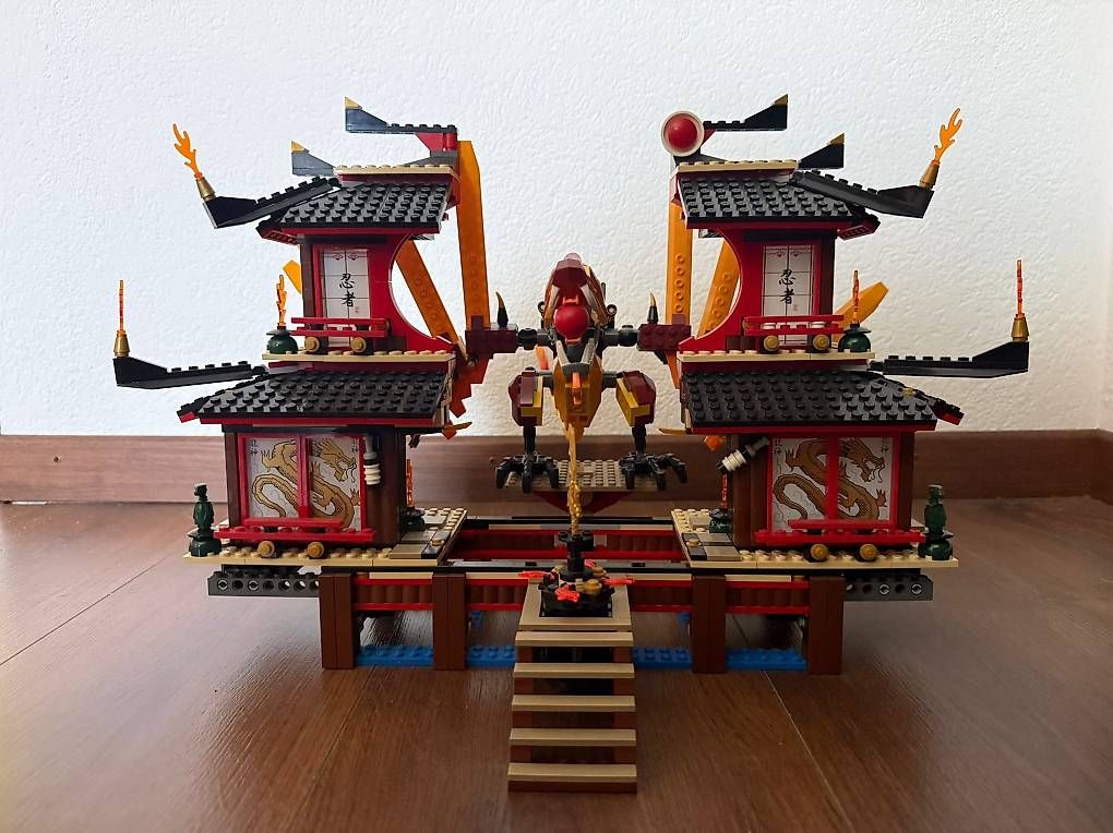 Jouets: Ninjago 2507 Feuertempel – D'occasion à Buochs par Jason_Achermann_2007 2
