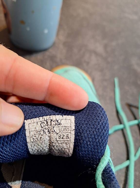 Scarpe per ragazzi: Hallenturnschuhe Grösse 32.5 – Usato da Etziken venduto da v.z 2