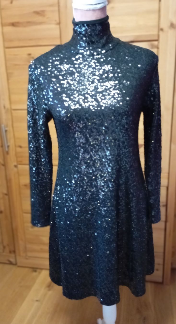 Kleider: Pailletten Kleid von Norma Kamali – Gebraucht aus Unterägeri von rockundco