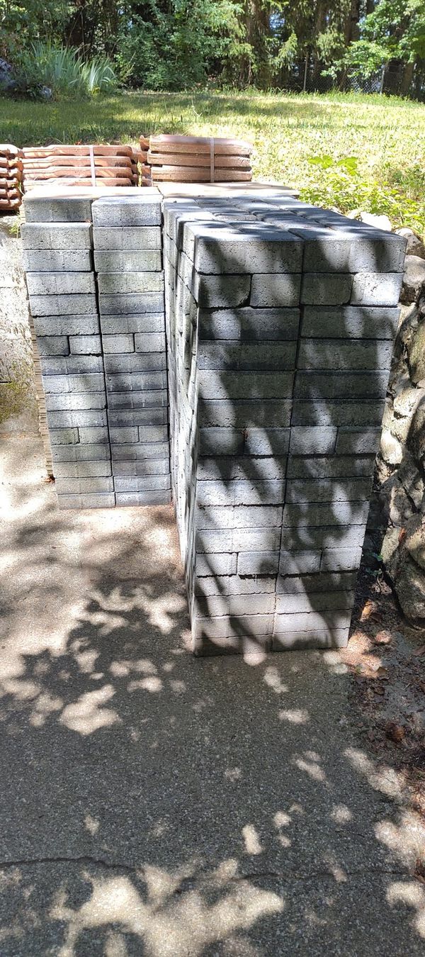 Revêtements de sol: Pavé en béton – D'occasion à Bassins par mazette13 2