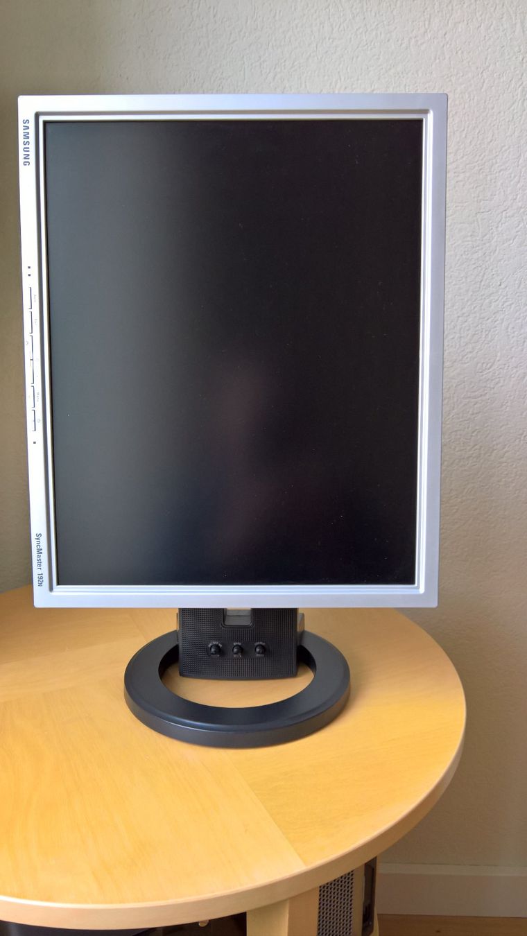 Samsung Monitor: Samsung Monitore Synchmaster – Usato da Bern venduto da tamczu 3