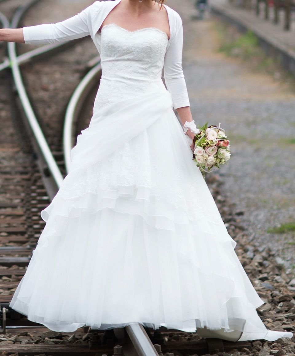 Vestiti: Wunderschönes Brautkleid – Usato da Thierachern venduto da punki01 1