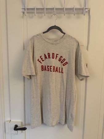 T-Shirt Fear of God Baseball grau/beige Grösse M