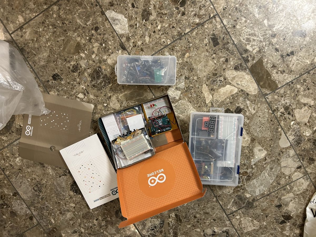 Arduino Elektronikbauteile: Arduino Starter Kit with additional boards components – Gebraucht aus Kilchberg ZH von pkolloch 1