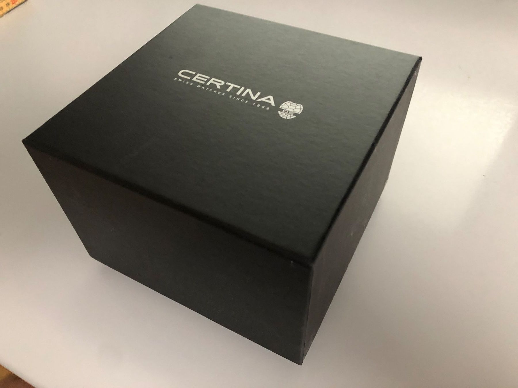 Certina Scatole porta orologi: CERTINA Uhrenbox leer ab 1.- – Usato da Oberweningen venduto da Jelo