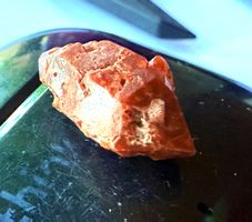 Wunderschöner, opaker, rotgelberer „Pecosdiamant“ 7ct
