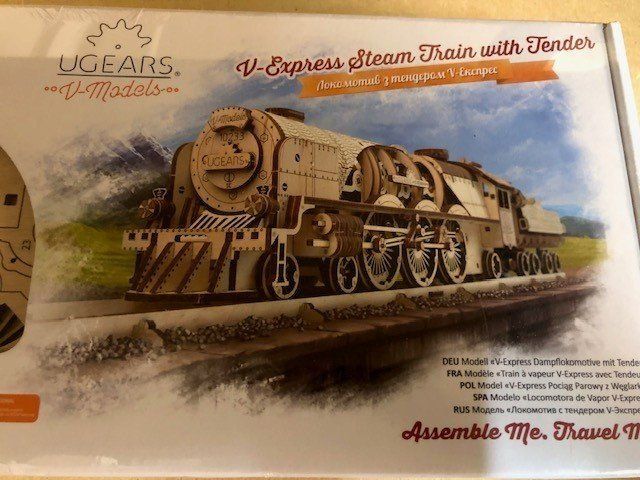 Ugears Kit di modellismo & Modellini statici: MODELL UGEARS LOKOMOTIVE MODELLBAUSATZ – Nuovo e nell'imballaggio originale da Ostermundigen venduto da wini63