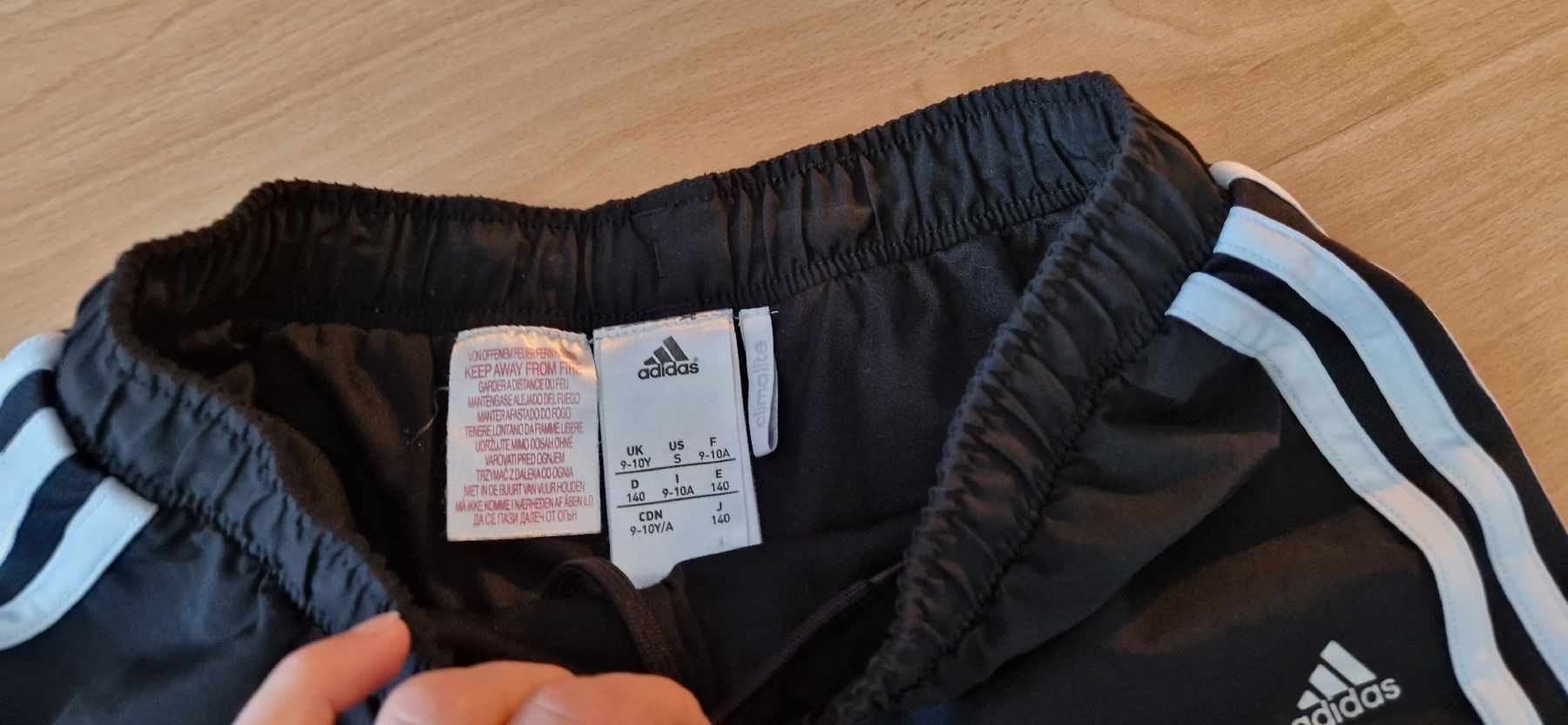 Adidas Pantaloni: Schwarze Adidas Shorts, Gr. 140  – Nuovo (secondo la descrizione) da Rüfenacht BE venduto da Loeti1992 2