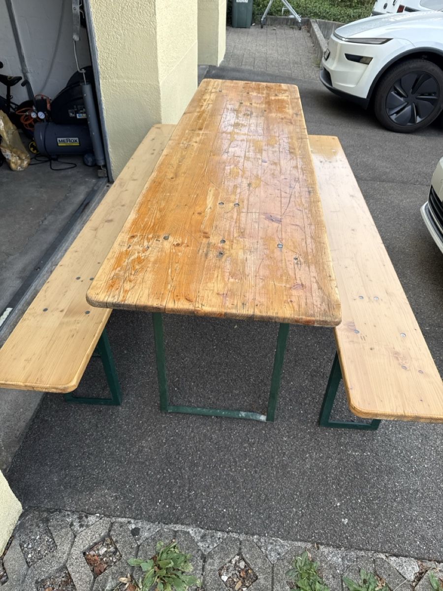 Set di tavolo e panche: Festbankgarnitur 60cm – Usato da Effretikon venduto da ahus 1