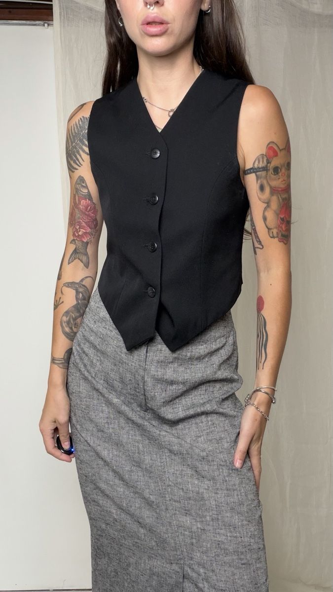 Gilet & Giacche senza maniche: Vintage wool Black button up vest – Usato da Knonau venduto da Grapesvintage 2