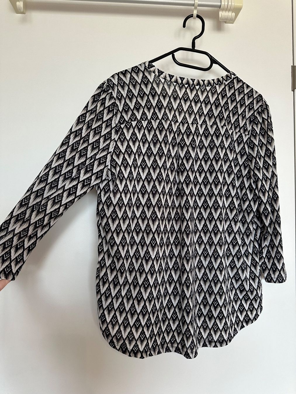 H&M Camicette: Damenbluse gemustert - M - wie NEU! – Nuovo (secondo la descrizione) da Pfäffikon SZ venduto da ansyyy 3