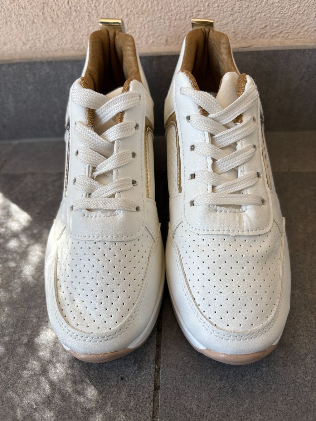 Damenschuhe: Keil-Sneaker weiss-gold – Neu und originalverpackt aus Contra von Oly_93 2
