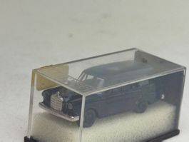 GB5- Brekina Mercedes 220 Kombi dunkelblau