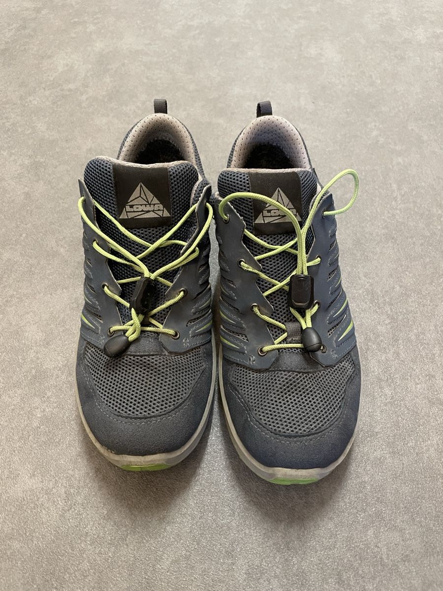 Lowa Scarpe da uomo: Lowa Trekkingschuh Gr. 35 – Usato da Luzern venduto da airela