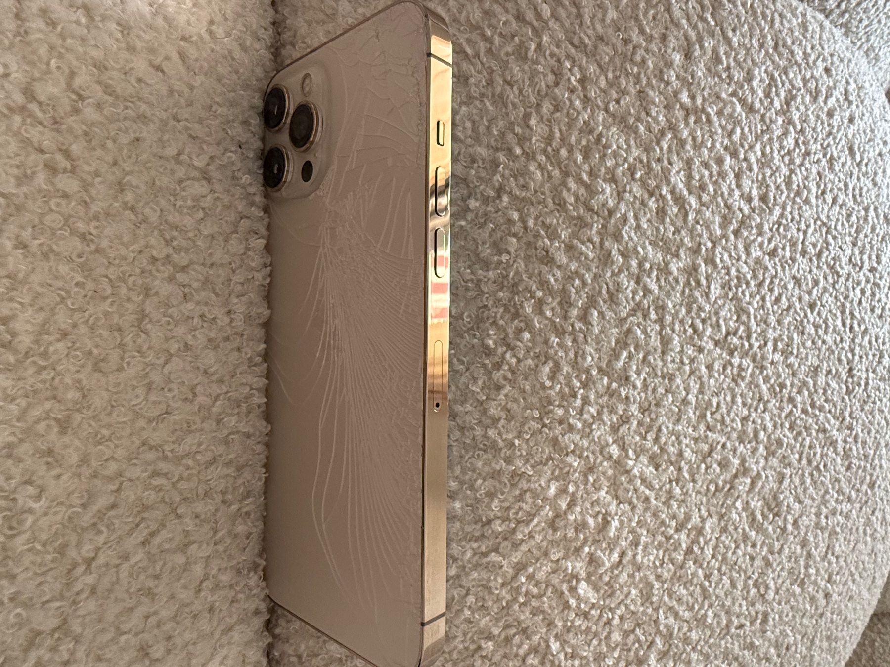 Apple Portables: iPhone 12 Pro MAX 128GB Gold - Vitre arrière cassé – D'occasion à Biel/Bienne par Rinee_G 6
