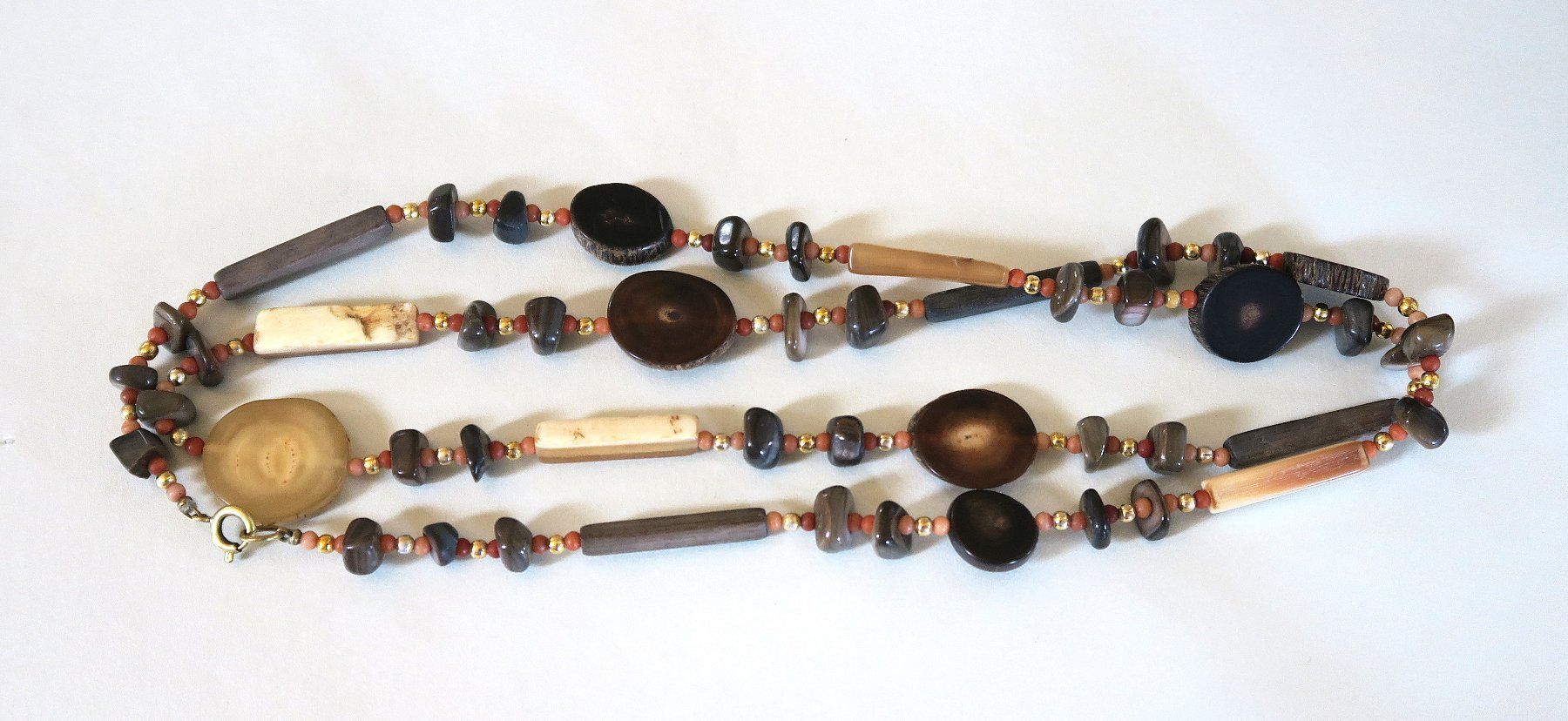 Catenine: Halskette mit verschiedenen Perlen Holz,Perlmutt .. – Usato da Brittnau venduto da marlenestone 2
