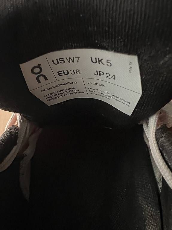 On Chaussures femmes: On Cloudflyer 4 Grösse 38 – D'occasion à Arlesheim par FS_79 4