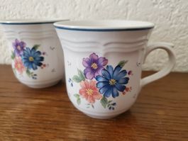 Duo de tasses en porcelaine décor fleuri
