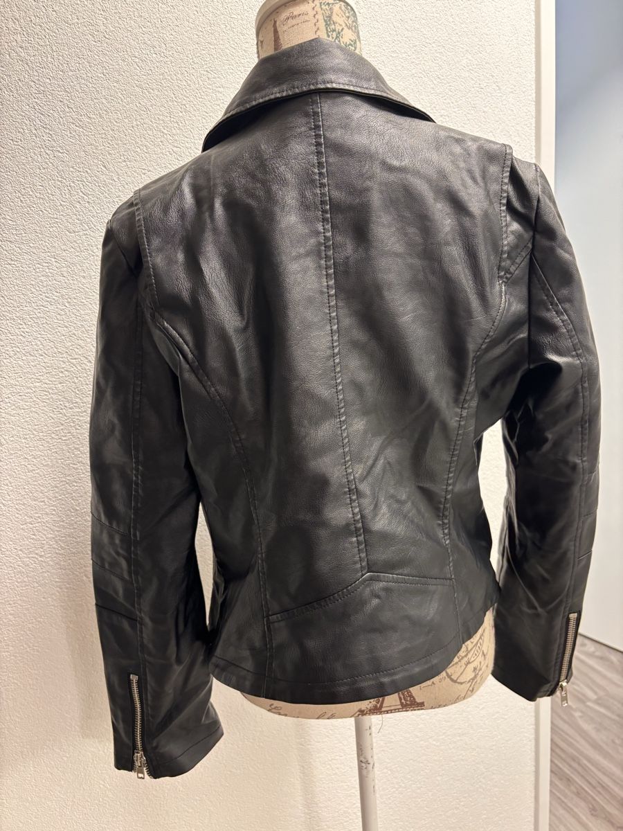 Jacken: Damen Kunstlederjacke schwarz Grösse L  – Gebraucht aus Gossau SG von Swisslady25 1
