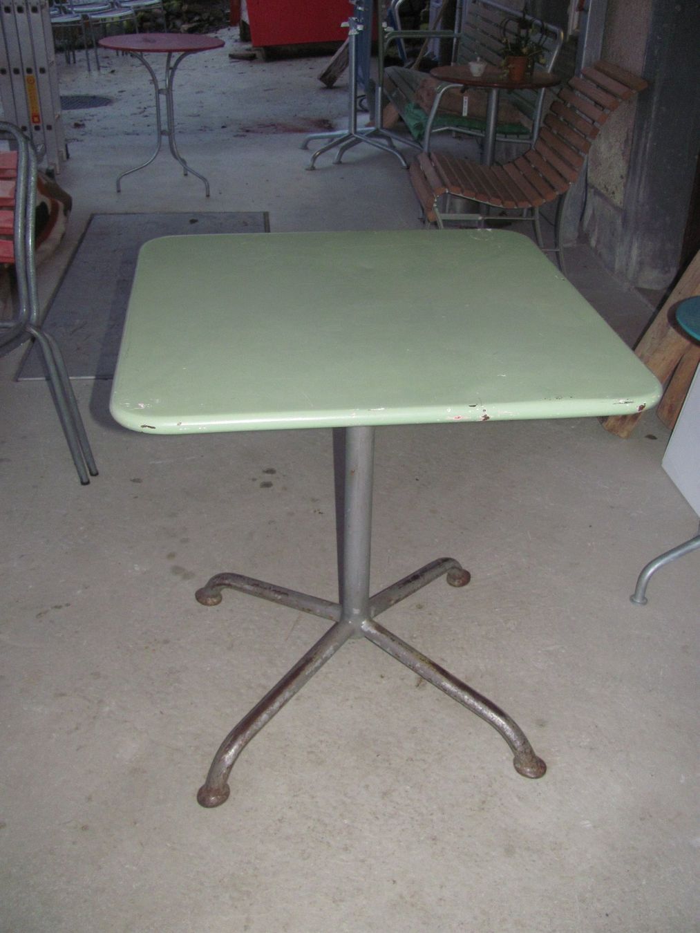 Bigla Tische: BIGLA Blechtisch 70x70cm Gartentisch OK Höhe 75 – Gebraucht aus Malters von Monark