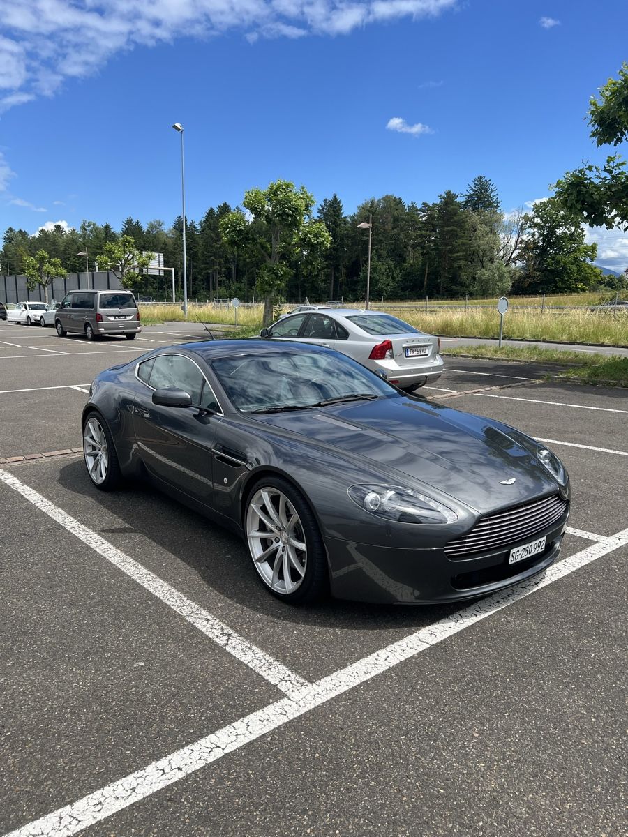 Aston Martin Automobili: Aston Martin V8 Vantage, Handschalter – Usato da Lüchingen venduto da HAASS4 3