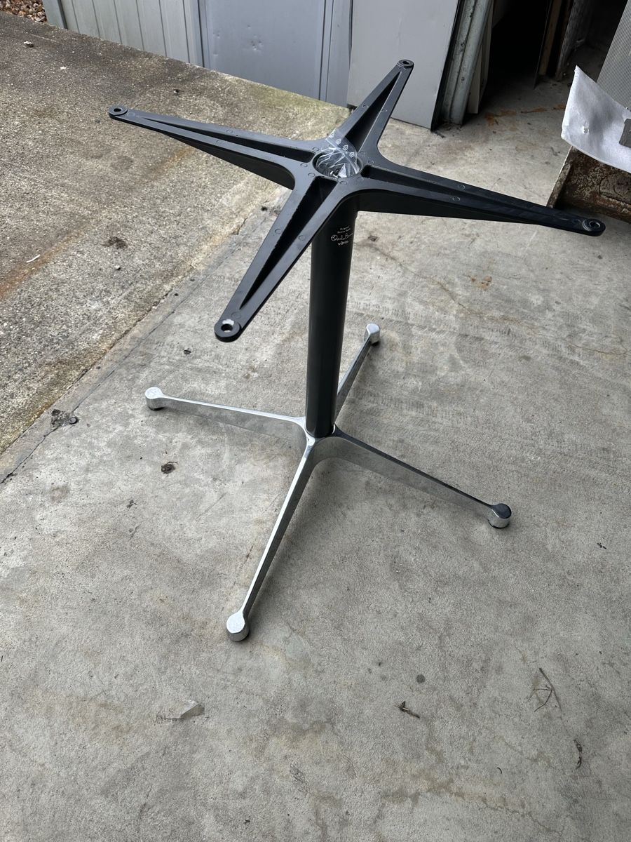 Altri mobili: Ray& Charles Eames, Vitra, Tischgestell, neu! – Nuovo (secondo la descrizione) da Starrkirch-Wil venduto da charlywatson