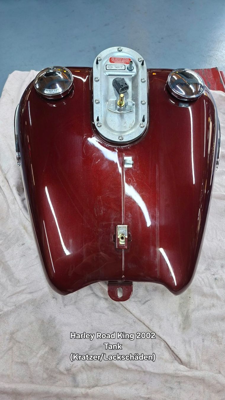 Harley-Davidson Accessori per altri veicoli: Harley Davidson Road King 2002 Tank – Usato da Alpnach Dorf venduto da Motorrad-Girl