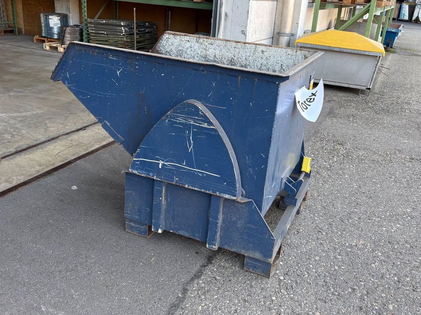 Contenitori edile: Robuster Kippbehälter – Usato da Villmergen venduto da TorexVillmergen 3