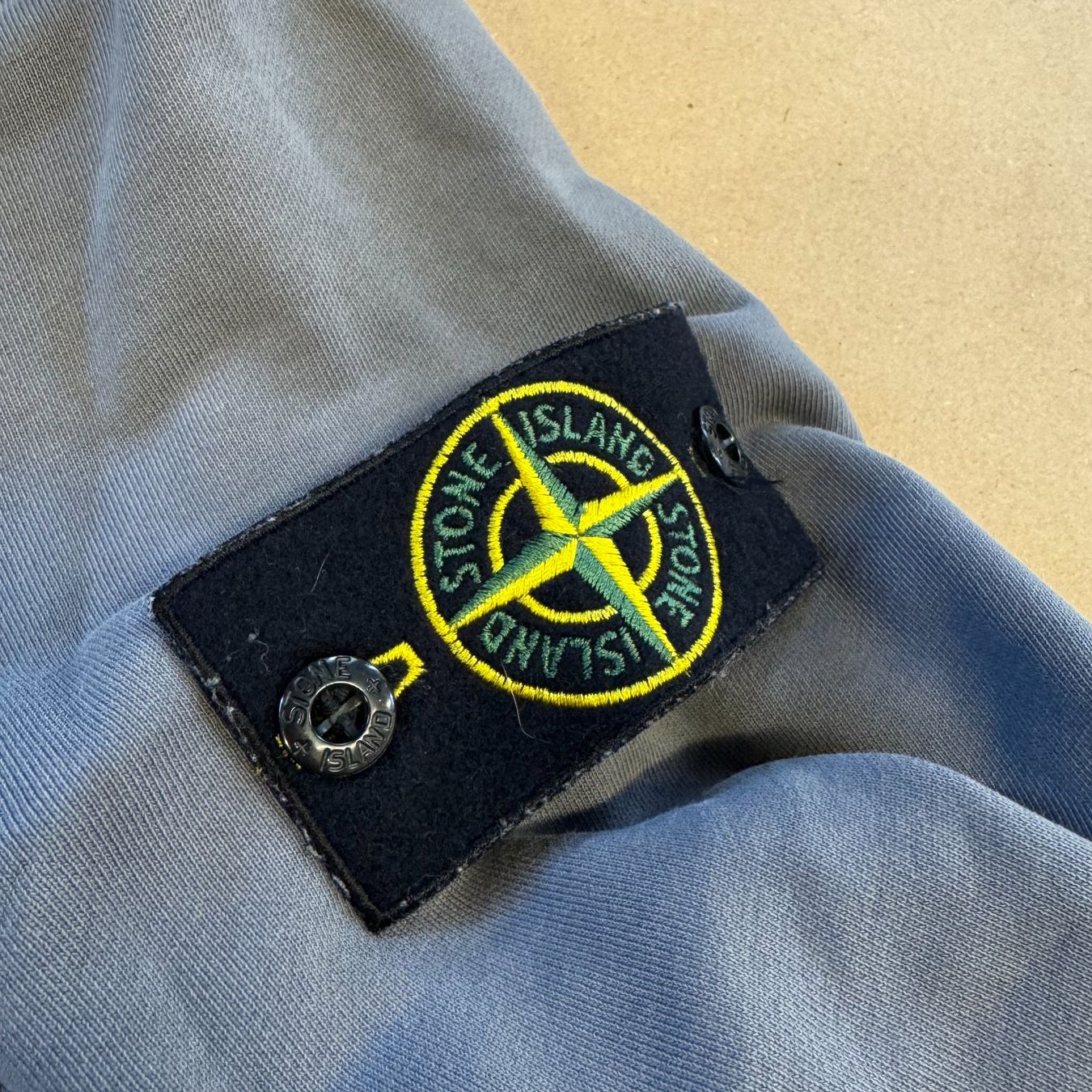 Stone Island Maglioni & Felpe: Stone Island grey crewneck sweat – Usato da St. Gallen venduto da sourced_limited 2