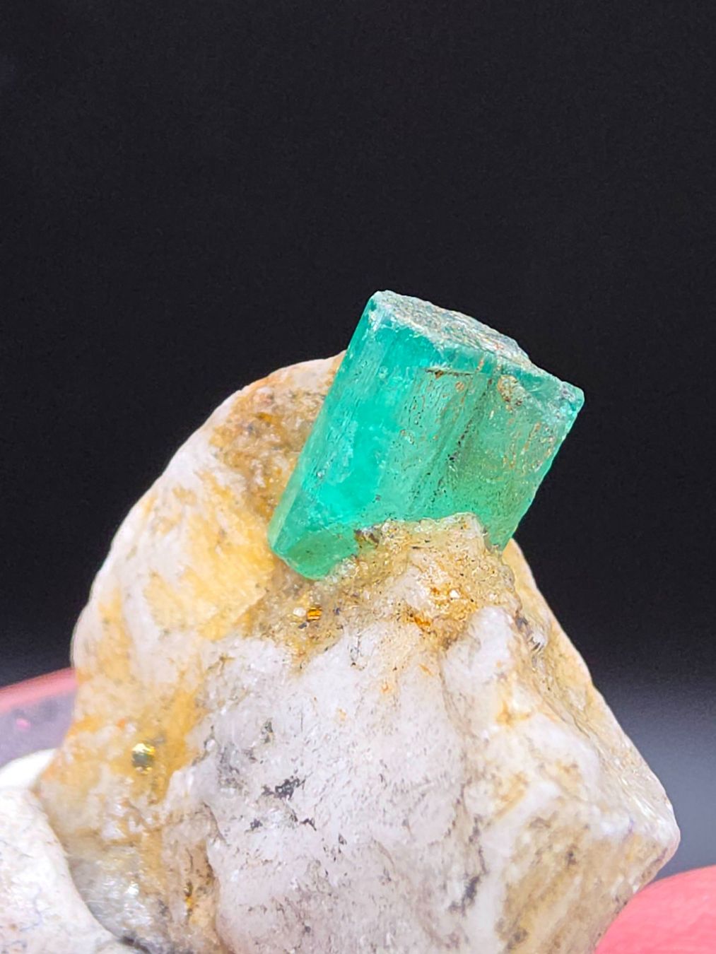 Minerali & Pietre curative: Gemmy Emerald , Coscuez Mine, Columbia – Usato da Figino venduto da minshop 2