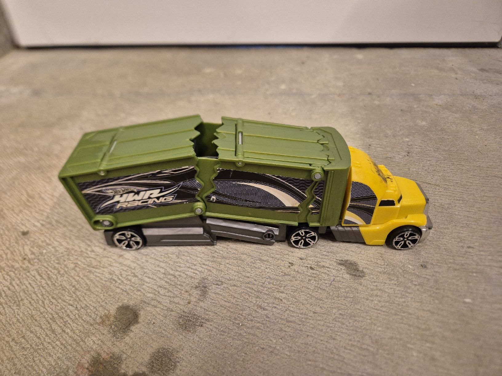 Hot Wheels Giocattoli: Hotwheels Lastwagen – Usato da Oberegg venduto da FranziskaCH12 2