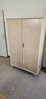 Holzschrank