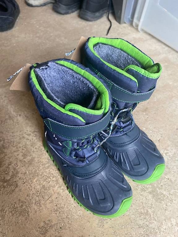 Herrenschuhe: Chaussure de Neige enfants taille 33 – Gebraucht aus Ardon von a_laroyale