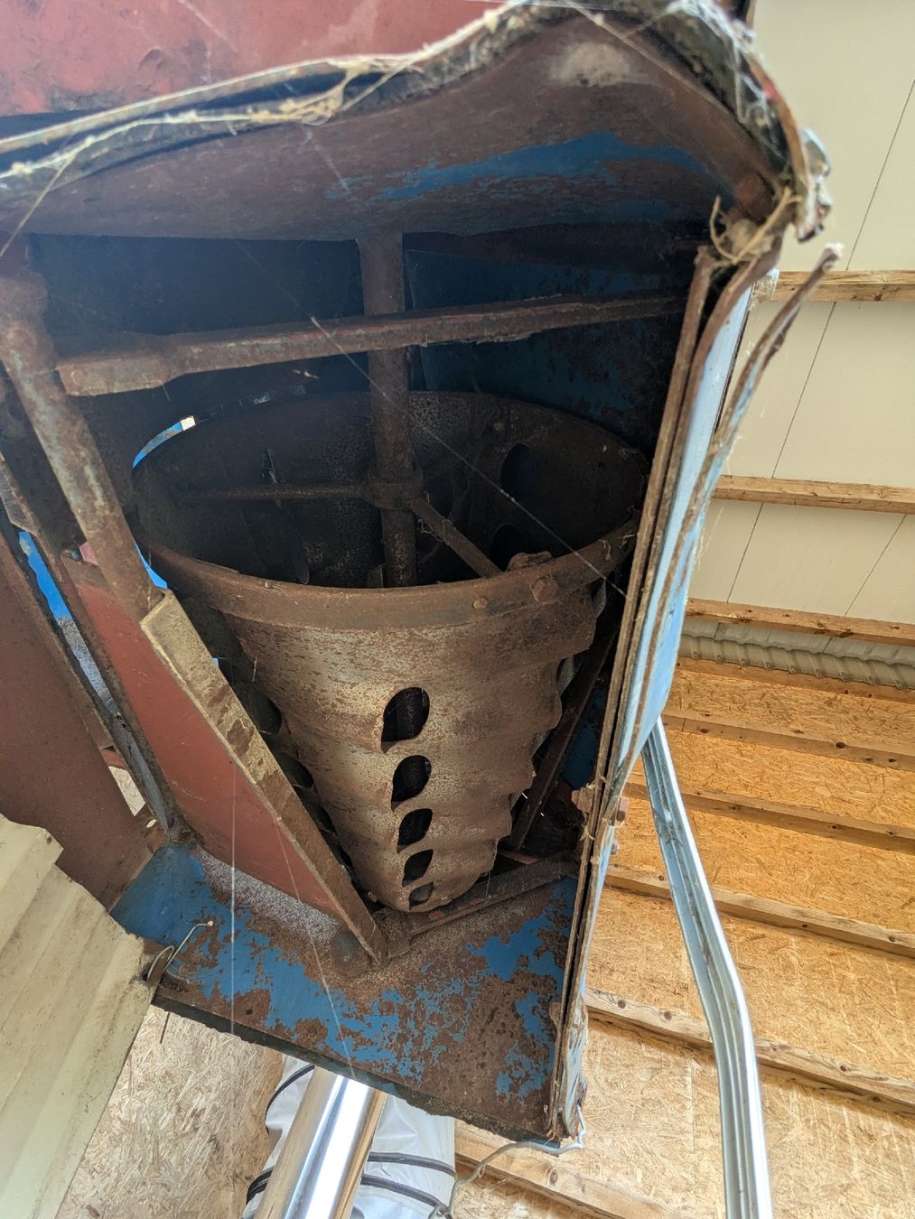 Tutte le macchine: Coupe racine/betterave éléctrique   – Usato da Montricher venduto da rob_jy7t 2