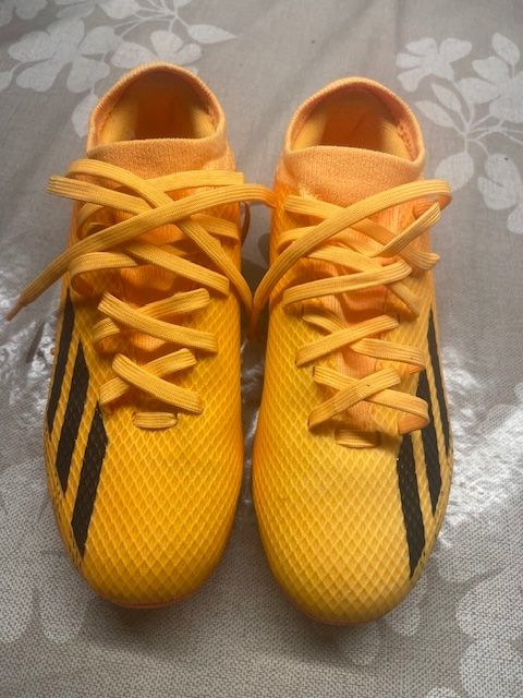 Adidas Schuhe für Jungen: Adidas Kinder Fussballschuhe – Gebraucht aus Areuse von gho_z7qh 2