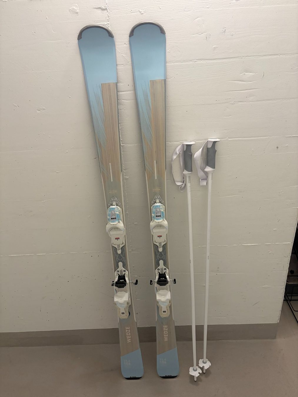 Decathlon Sci: Ski Set Wedze 156 cm mit Stöcken gebraucht – Usato da Bülach venduto da meverick