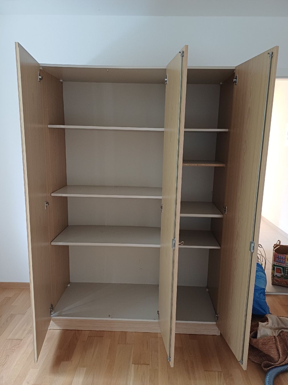 Armadi: Schrank 3-türig – Usato da Nidau venduto da 99jon03 1