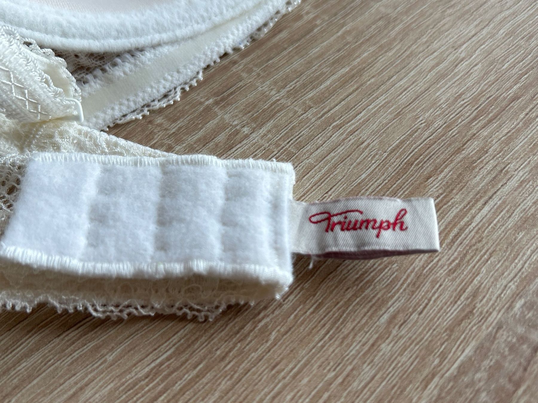 Triumph Altra biancheria intima: BH mit Bügel creme von Triumph – Usato da Brunnen venduto da Nala2929 7