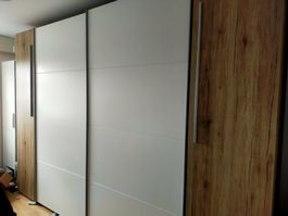 Top Kleiderschrank mit Schwebetüren 3.15m Breit x 2.24m Hoch