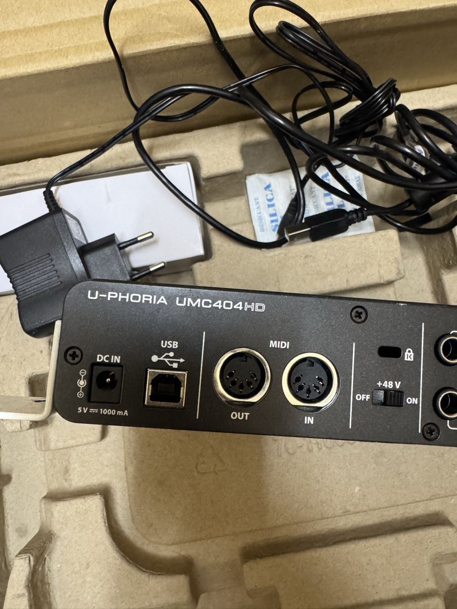 Behringer Equalizer: behringer u-phoria umc – Defekt aus Emmenbrücke von Laurelo 4