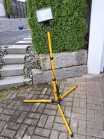 Baustrahler mit Stativ gelb 500 W guter Zustand