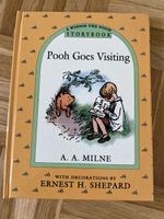 A.A. Milne: Pooh Goes Visiting - englisch 