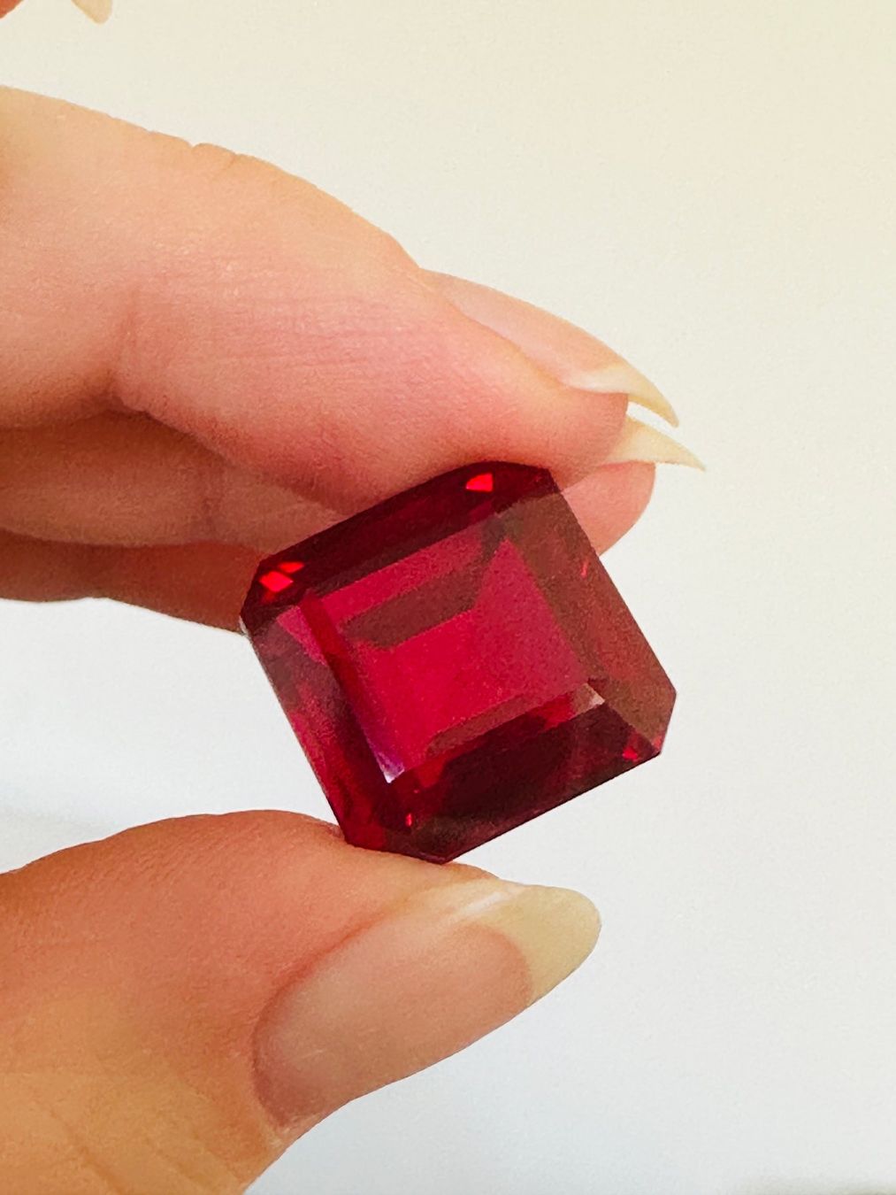 Pietre preziose: Certified 33.40 Ct – Nuovo e nell'imballaggio originale da Genève venduto da AWWA 2