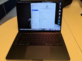 Apple MacBook M3 Max 16-Core Chip, 64 GB RAM, 1000 GB SSD