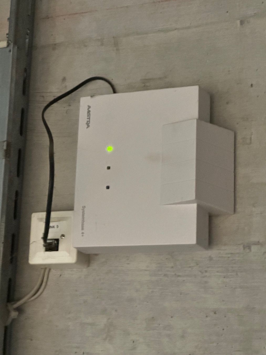 Aastra Telefoni: Mitel MiVoice 400 Telefonanlage mit Endgeräten und Dect-Send – Usato da Uetendorf venduto da ContecAG 5
