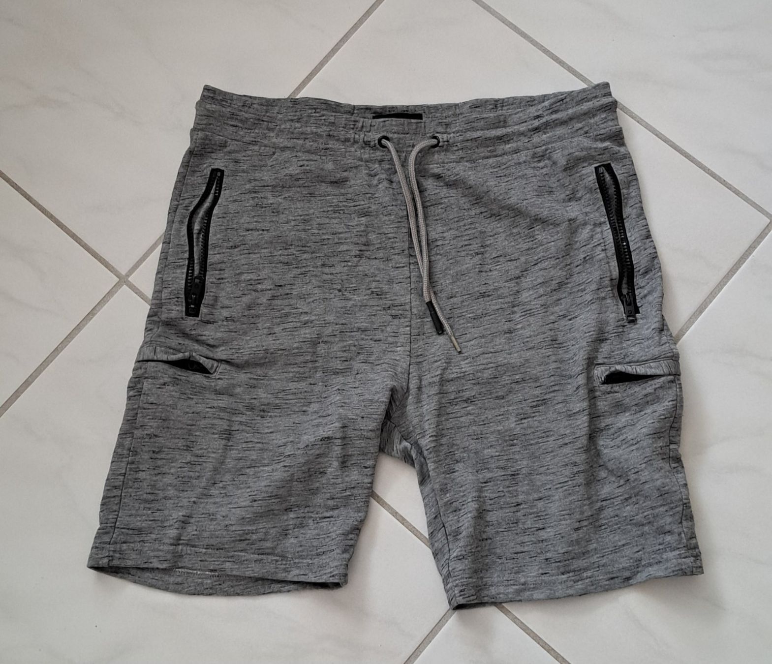 C&A Hosen: Kurze Hose grau C&A Grösse M – Gebraucht aus künten von himelblau