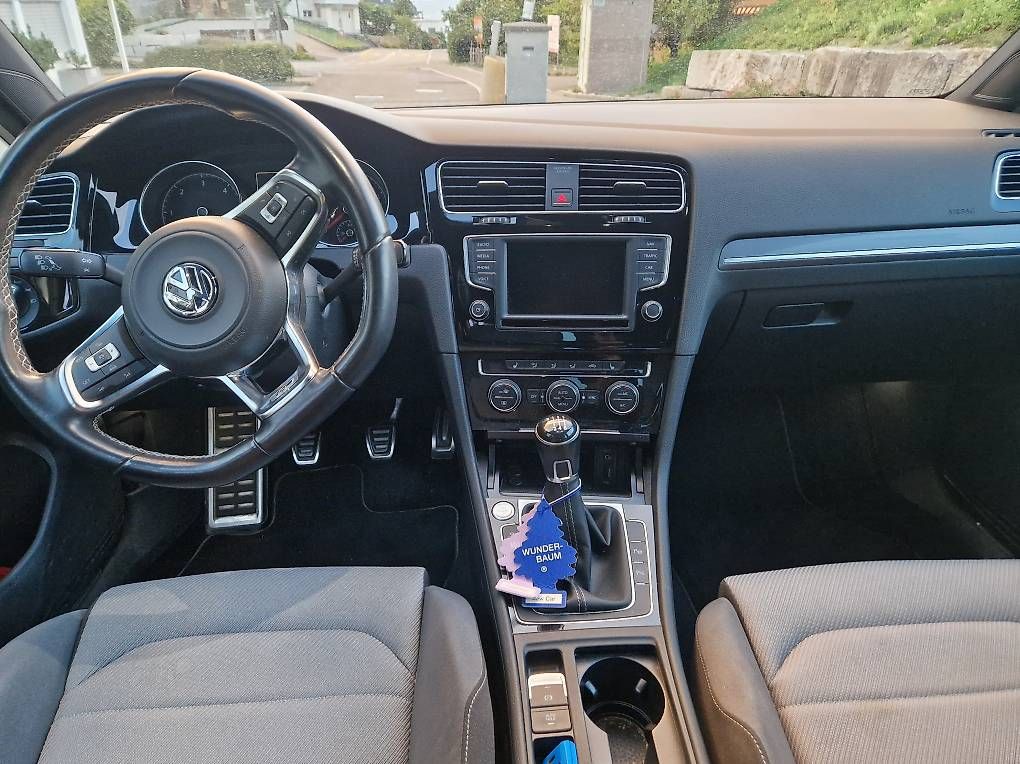 Automobili: VW Golf Variant 2.0 TDI 4Motion R-Line – Usato da Wollerau venduto da Manogotto 1