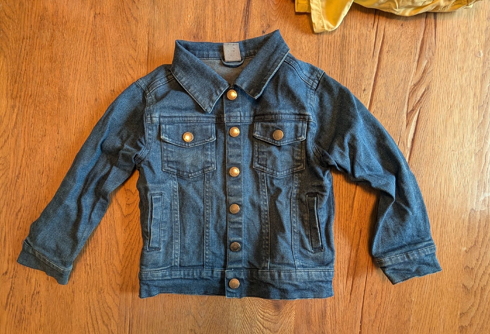 Giacche & Cappotti: Jeansjacke Gr. 104 – Usato da Affoltern am Albis venduto da cke_yf77