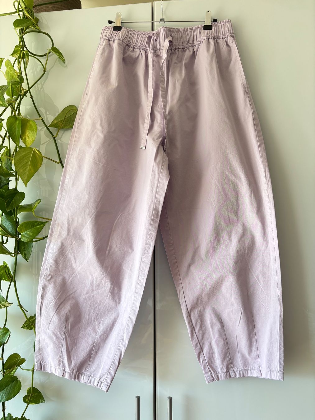 Zara Hosen: ZARA fliederfarbene Hose Gr. L – Gebraucht aus Zürich von missmodernage